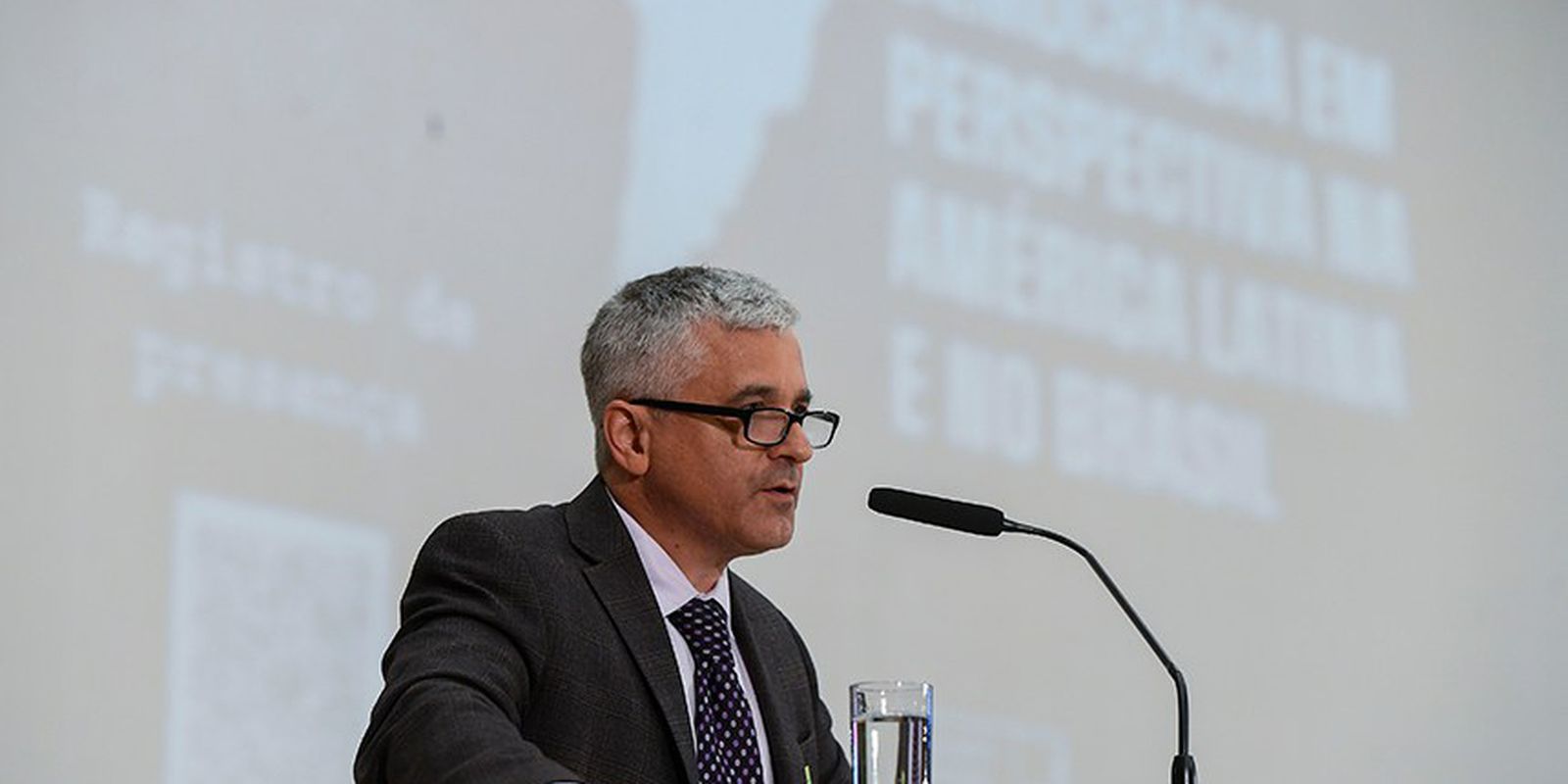 Brasil defendeu democracia melhor que EUA, diz professor de Harvard Brasil defendeu democracia melhor que EUA, diz professor de Harvard