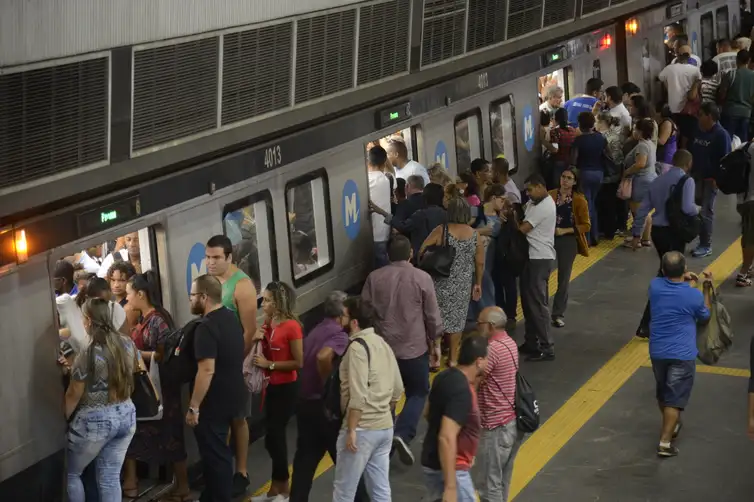  Plataforma de embarque da estação Central do Metrô Rio, no centro da cidade.