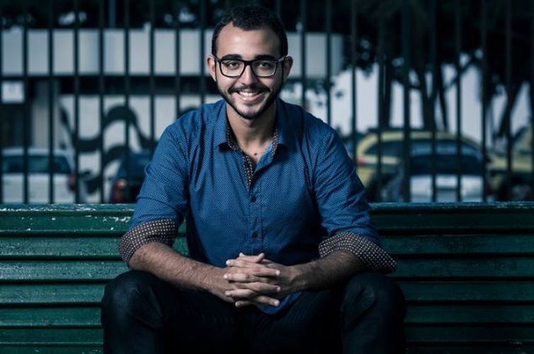 Raphael Montes comenta série que aborda violência contra a mulher | Sem Censura | TV Brasil | Cultura Raphael Montes comenta série que aborda violência contra a mulher | Sem Censura | TV Brasil | Cultura