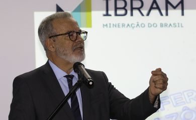 O diretor do IBRAM, Raul Jungmann, discursa durante celebração dos 46 anos do Instituto Brasileiro de Mineração (Ibram),