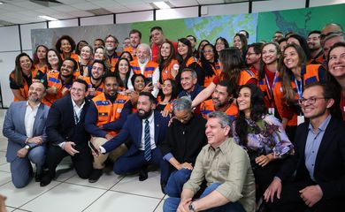 Brasília (DF), 14/06/2025 - O presidente Luiz Inácio Lula da Silva e o ministro da Integração e do Desenvolvimento Regional, Waldez Góes, durante ativação do novo sistema Defesa Civil Alerta na região Nordeste. Foto- Antônio Cruz/ Agência Brasil.