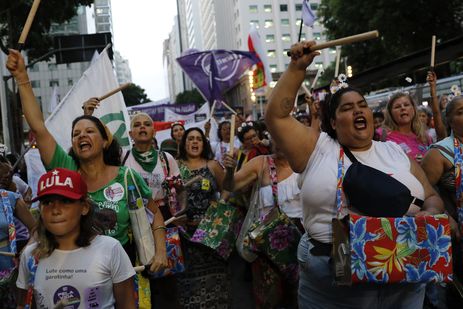 Rio de Janeiro (RJ), 08/03/2023 - Mulheres fazem passeata no Dia Internacional da Mulher - 8M, por direitos e contra a violência e o feminicídio, no centro da cidade. Foto: Fernando Frazão/Agência Brasil