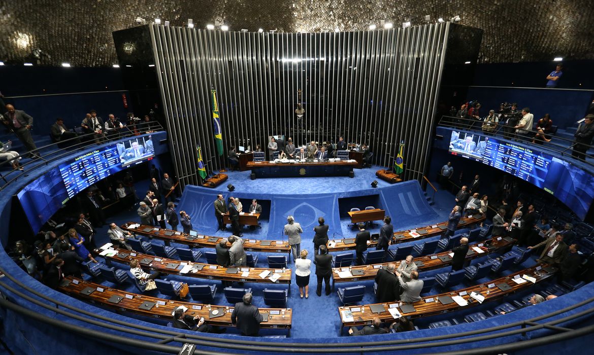 Brasília - O presidente do Senado, Renan Calheiros, marcou para segunda-feira (25) a sessão de eleição da comissão especial do impeachment  (Fabio Rodrigues Pozzebom/Agência Brasil)