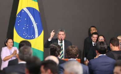 O ministro da Secretaria Geral da Presidência da República, Márcio Macêdo, assume o cargo em cerimônia no Salão Oeste do Palácio do Planalto.