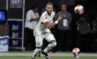 São Paulo (SP), 12/02/2025 - Jogador Neymar joga seu primeiro clássico após retorno ao futebol brasileiro. Lance de jogo entre Corinthians e Santos pelo Campeonato Paulista. Foto: Paulo Pinto/Agência Brasil