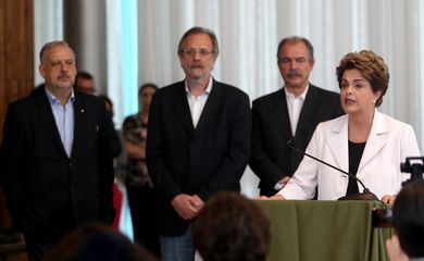 Brasília - A presidenta afastada Dilma Rousseff divulga carta denominada Mensagem ao Senado e ao povo brasileiro, na qual admite que cometeu erros na gestão do país e propõe novo plebiscito (Wilson Dias/Agência Brasil)