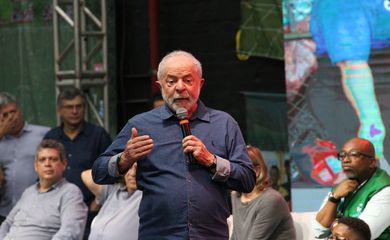 O presidente eleito, Luiz Inácio Lula da Silva, participa da Expocatadores, evento de catadores de materiais recicláveis, realizado no Armazém do Campo, região central de São Paulo.