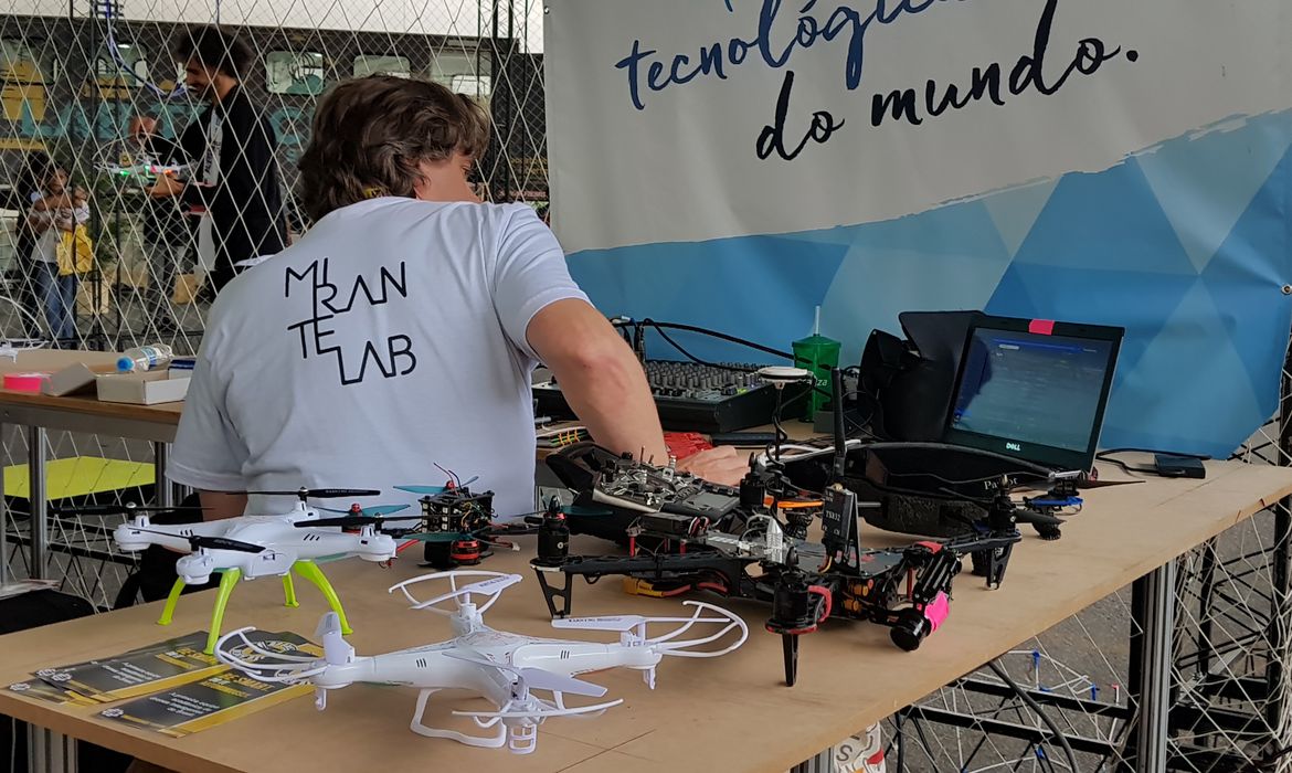 Belo Horizonte - Corrida de Drones promovida pela empresa Mirante Lab, de São Paulo durante a Feira Internacional de Negócios, Inovação e Tecnologia (Wellton Máximo/Agência Brasil)