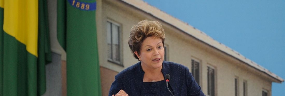 A presidenta Dilma Rousseff discursa na cerimônia de entrega da casa de número 1 milhão do Programa Minha Casa, Minha Vida