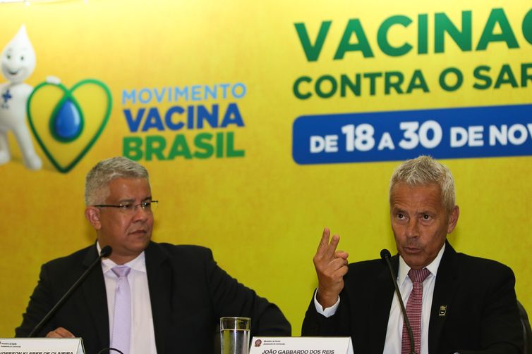 O secretário de Vigilância em Saúde, Wanderson de Oliveira e o ministro interino da Saúde, João Gabbardo, participam de lançamento da segunda etapa da Campanha Nacional de Vacinação contra o sarampo