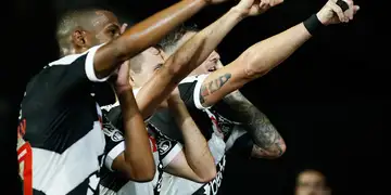 Vasco joga bem e atropela o Fortaleza em São Januário