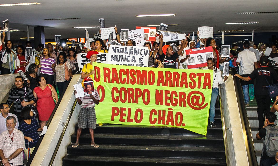 25/03/2024 - Organizações e Movimentos Sociais diversos de Brasília (DF), realizaram no dia 25/03 o ato cultural 