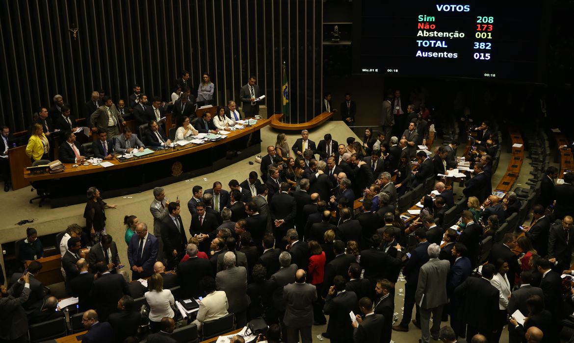 Brasília - Plenário da Câmara rejeita autorização para STF investigar denúncia contra o presidente Michel Temer (Wilson Dias/Agência Brasil)
