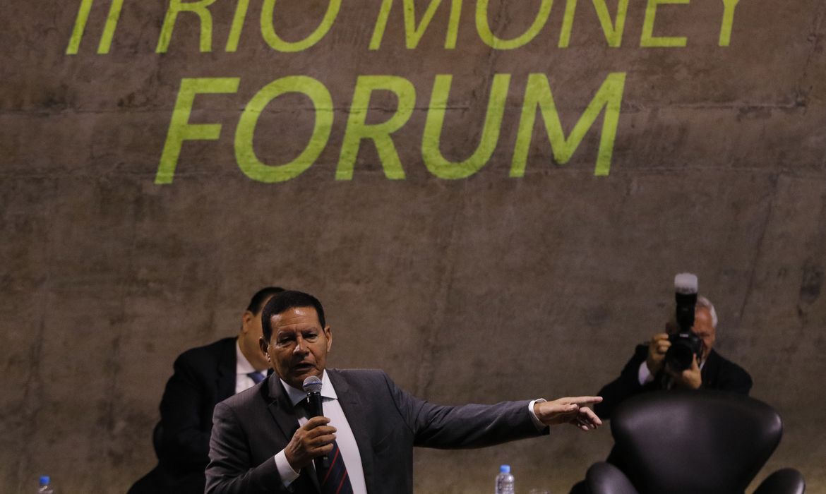 O vice-presidente da República, general Hamilton Mourão, fala durante o 2º Rio Money Forum, na Fundação Getúlio Vargas, no Rio de Janeiro.