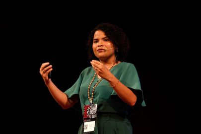 Belém (PA), 07/06/2025 - A estudante de engenharia e pesquisadora, Francielly Rodrigues  se apresenta no TEDx Amazônia, no Theatro da Paz, centro da cidade. Foto: Tânia Rêgo/Agência Brasil