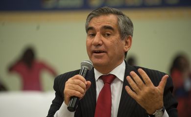 O ministro da Secretaria-Geral da Presidência, Gilberto Carvalho, participa do lançamento do Marco de Referência da Educação Popular para as Políticas Públicas (Marcelo Camargo/Agência Brasil)