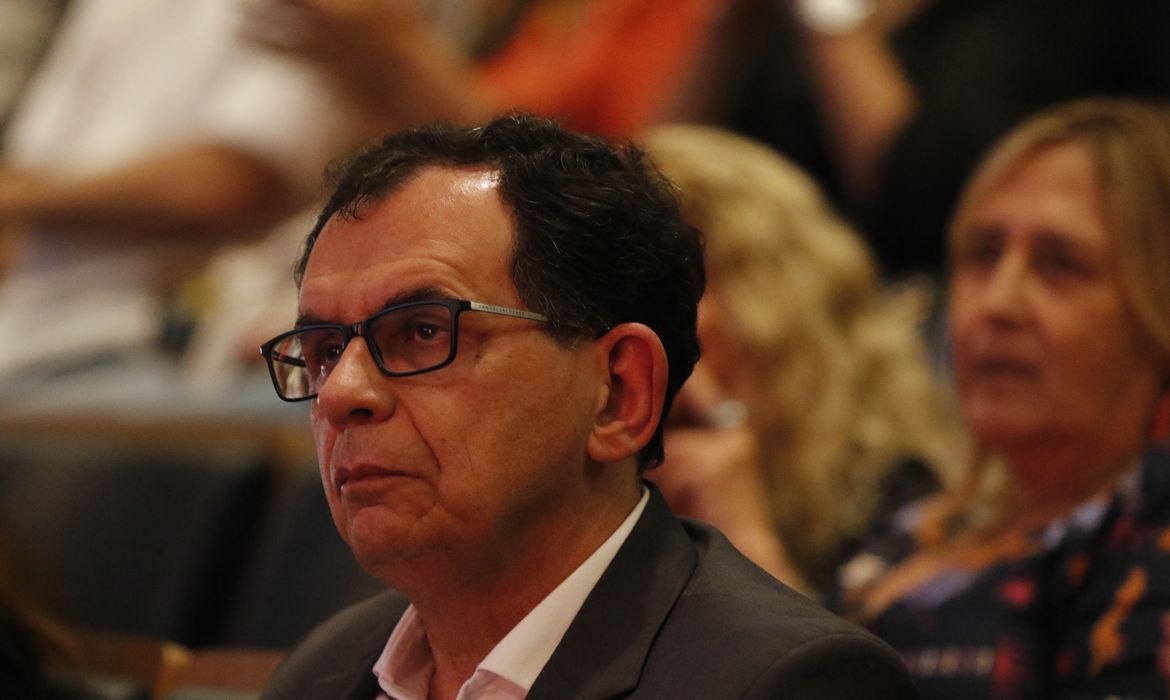 Rio de Janeiro (RJ), 20/04/2023 - O deputado federal Reimont (PT) na comemoração dos 100 anos da Rádio MEC, da Empresa Brasil de Comunicação (EBC), no Teatro da Caixa Nelson Rodrigues. Foto: Fernando Frazão/Agência Brasil