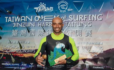 TAITUNG, TAIWAN - DECEMBER 7 : Rodrigo Sphaier of Brasil wins the 2019 Taiwan Open World Longboarding Championship at Jinzun Harbour on December 7, 2019 in Taitung County, Taiwan (Photo by Matt Dunbar/WSL via Getty Images)