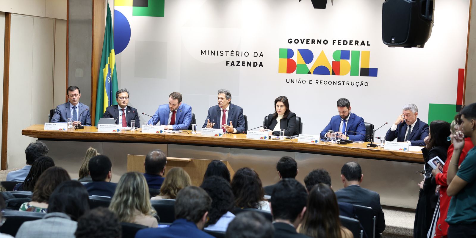 Governo padroniza alíquotas do IOF para arrecadar R$ 20,5 bilhões Governo padroniza alíquotas do IOF para arrecadar R$ 20,5 bilhões