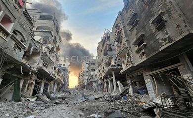 Casas e edifícios destruídos por ataques israelenses em Jabalia, norte da Faixa de Gaza 11/10/2023 REUTERS/Anas al-Shareef