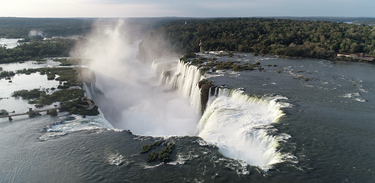 Contemple as Cataratas do Iguaçu sem sair de casa