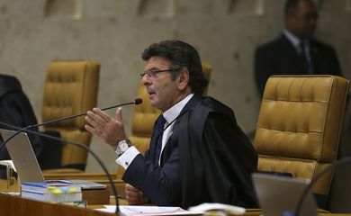 Brasília - O ministro Luiz Fux participa da última sessão plenária no STF antes das férias forenses (José Cruz/Agência Brasil)