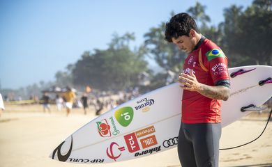 OAHU, UNITED STATES - DECEMBER 10: Two-time WSL Champion Gabriel Medina of Brazil advances directly to Round 3 of the 2019 Billabong Pipe Masters after winning Heat 5 of Round 1 at Pipeline on December 10, 2019 in Oahu, United States. (Photo by