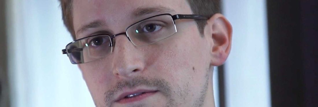 Edward Snowden, ex-agente do serviço secreto dos Estados Unidos (CIA) que revelou o monitoramento de telefonemas e uso da internet no país