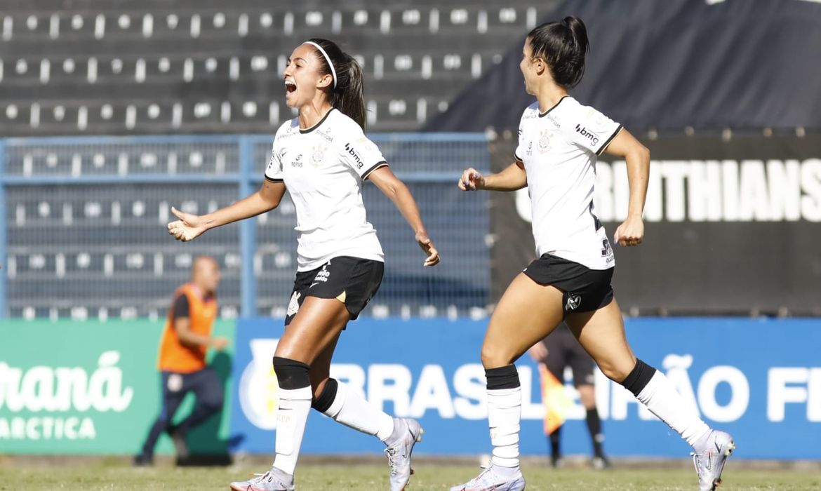 Brasileiro Feminino: Corinthians vira líder e pressiona Palmeiras