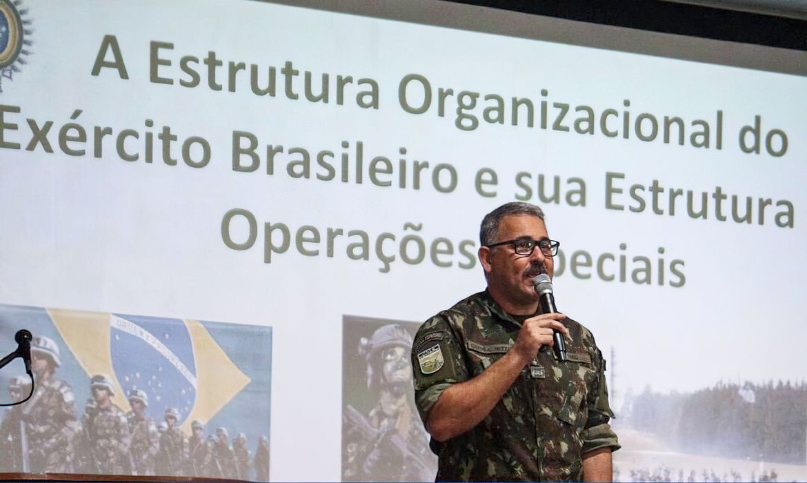 Brasília (DF) 11/02/2024 - Coronel Bernardo Corrêa Neto, que foi preso hoje ao desembarcar em Brasília. Ele estava nos EUA e foi alvo da operação da PF.
Foto: Exército/Divulgação