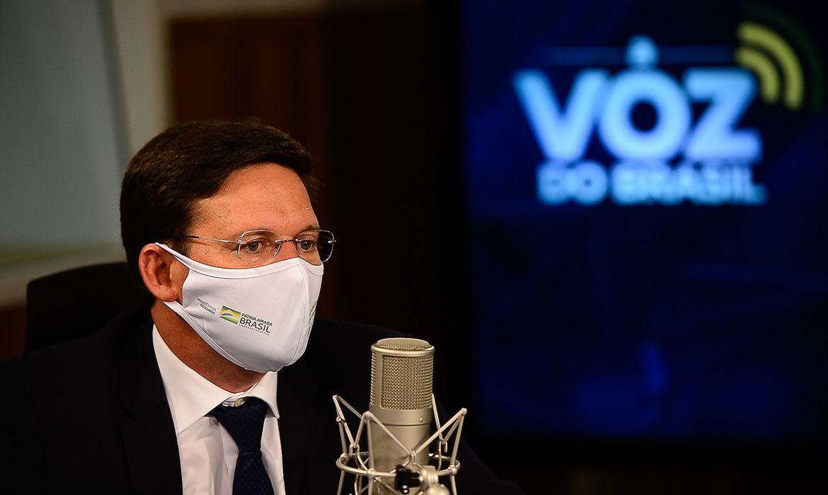 O ministro da Cidadania, João Roma, participa do programa A Voz do Brasil