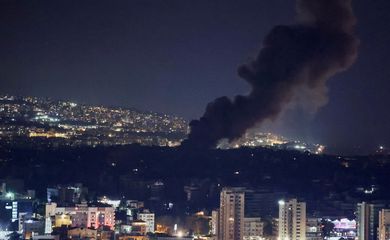 Ataques israelenses nos subúrbios de Beirute
01/10/2024
REUTERS/Amr Abdallah Dalsh