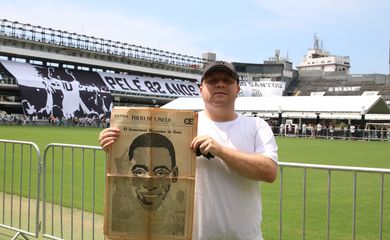 Velório do jogador de futebol Edson Arantes do Nascimento, o Pelé, no Estádio Urbano Caldeira, em Santos.