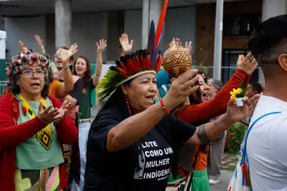 Rio de Janeiro (RJ), 30/08/2025 - O Instituto de Estudos da Religião (ISER), em parceria com diversas comunidades e organizações da sociedade civil promove , na Candelária, região central da cidade, o evento Vigílias pela Terra,  com a finalidade de promover articulação, a partir de grupos religiosos diversos para fortalecer ações no enfrentamento à crise climática.  Foto: Tânia Rêgo/Agência Brasil
