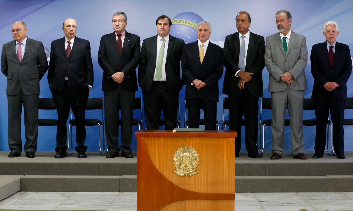Brasília - Presidente Michel Temer durante cerimônia de assinatura de decreto de intervenção Federal no estado do Rio de Janeiro, no Palácio do Planalto (Beto Barata/PR)