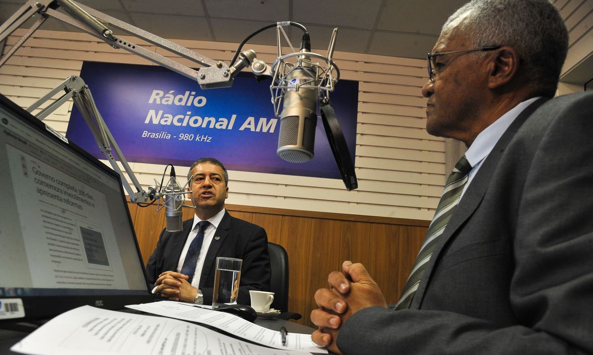 O presidente da Fundação Nacional da Saúde (Funasa),Ronaldo Nogueira de Oliveira, fala sobre sistemas públicos de abastecimento de água, esgotamento sanitário, controle da Doença de Chagas  no estúdio da Rádio Nacional de Brasília