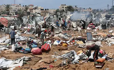 Local atacado por Israel em Deir Al-Balah, centro de Gaza
 21/8/2025     REUTERS/Ramadan Abed