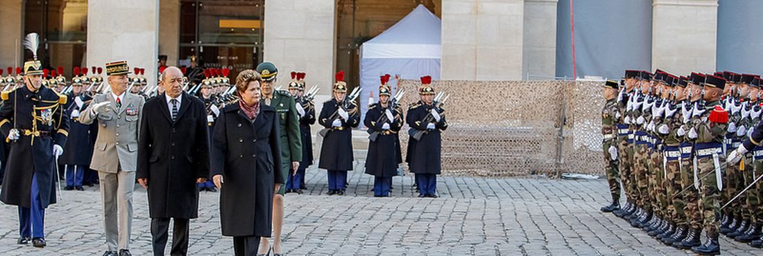 Dilma em Paris Dilma se reuniu com o presidente francês François Hollande