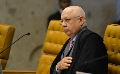 Brasília - Ministro Teori Zavascki durante sessão do STF para julgar denúncia apresentada pela PGR contra o presidente da Câmara dos Deputados, Eduardo Cunha, pelos crimes de corrupção e lavagem de dinheiro (José Cruz/Agência Brasil)