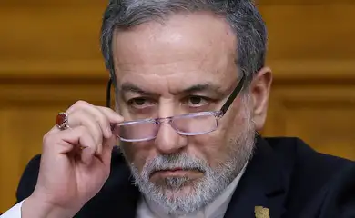 Chanceler iraniano Abbas Araqchi em Moscou
 17/12/2025   REUTERS/Ramil Sitdikov