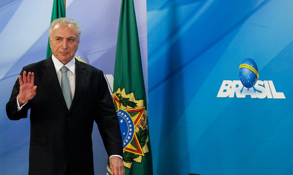 O presidente Michel Temer sanciona lei que flexibiliza horário de A Voz do Brasil (Marcos Corrêa/PR)