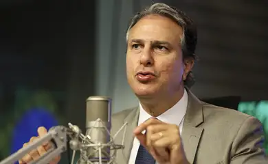 Brasília (DF), 15/01/2025 - O ministro da Educação, Camilo Santana, durante entrevista ao programa Bom Dia, Ministro. Foto: Marcelo Camargo/Agência Brasil