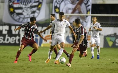 Santos e Fluminense ficaram no empate em 1 a 1 no brasileirão 2021.