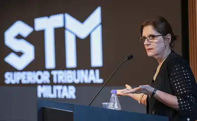 Brasília (DF), 03/02/2026 – A presidenta do Superior Tribunal Militar ministra Maria Elizabeth Rocha, fala sobre o rito que o tribunal irá fazer durante o julgamento da perda dos postos e patentes de Bolsonaro, Heleno, Braga Netto e outros condenados por trama golpista. 
Foto: Joédson Alves/Agência Brasil