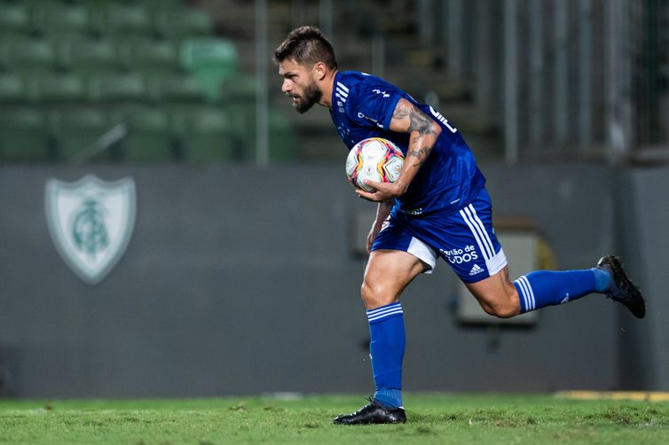 Cruzeiro é o décimo colocado na tabela, com 39 pontos.