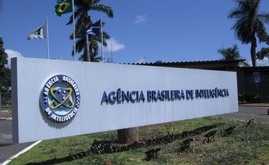 Brasília 02/03/2023 - Fachada do prédio da Agência Brasileira de Inteligência (Abin).
O presidente Luiz Inácio Lula da Silva transferiu a Agência Brasileira de Inteligência (Abin) do Gabinete de Segurança Institucional (GSI) para a Casa Civil, pasta chefiada pelo ministro Rui Costa. O decreto com a mudança foi publicado no Diário Oficial da União desta quinta-feira (2).
Foto: Antonio Cruz/Agência Brasil