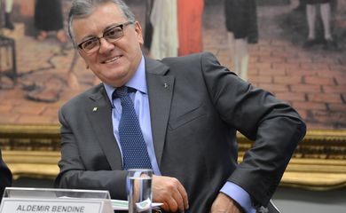 Brasília - A Comissão Parlamentar de Inquérito (CPI) da Petrobras ouve, o depoimento do presidente da estatal, Aldemir Bendine (Valter Campanato/Agência Brasil)