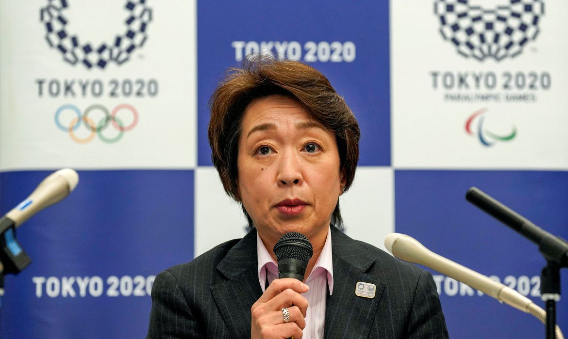 Presidente da Tóquio-2020, Seiko Hashimoto, durante entrevista coletiva em Tóquio