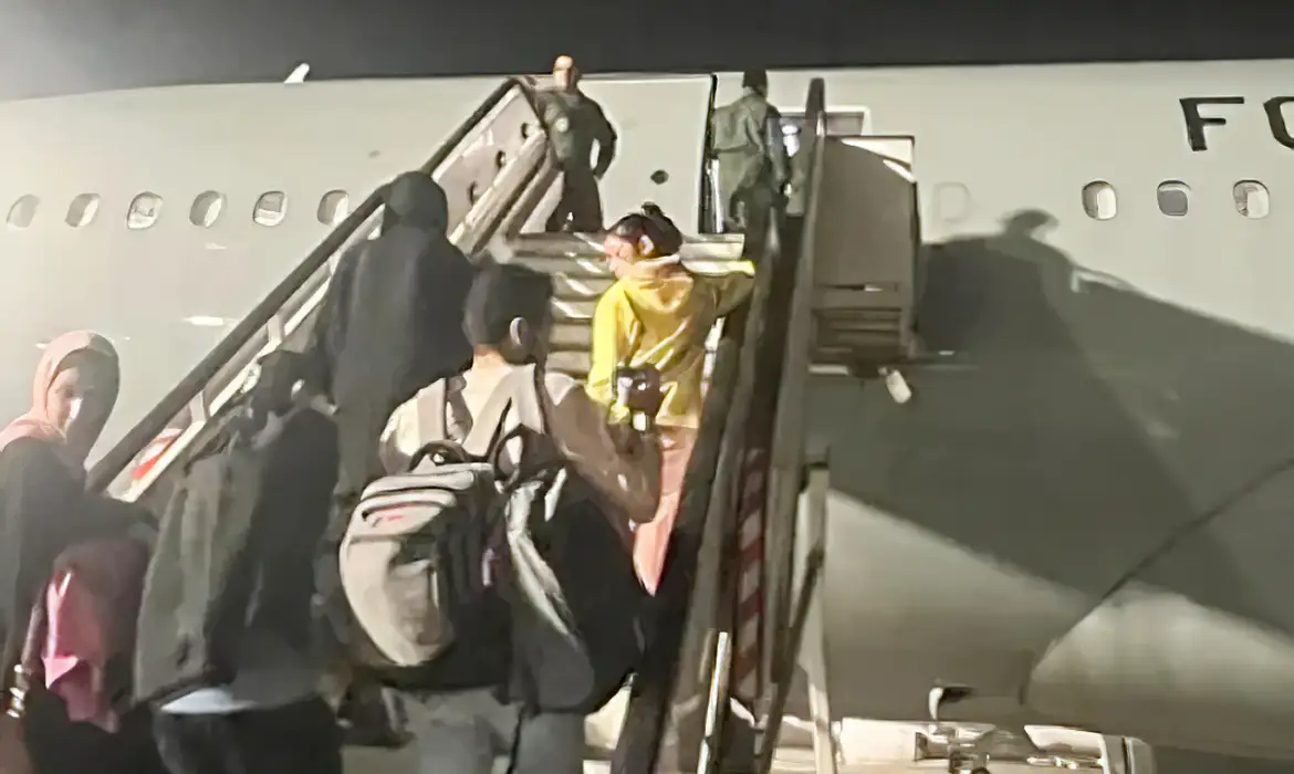 Doze repatriados de Gaza chegaram ao Brasil nesta quinta-feira (22)