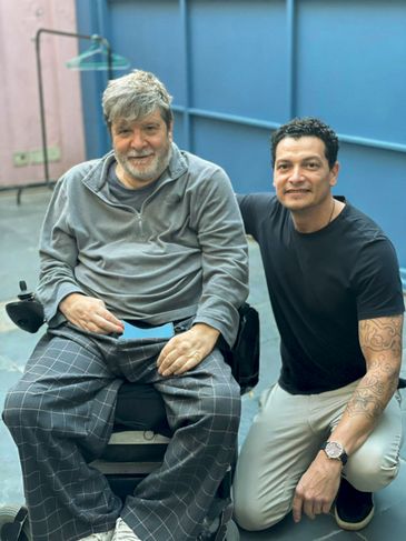 Rio de Janeiro (RJ), 26/06/2025 - Marcelo Rubens Paiva (e) e Barítono Johnny França se encontram em ensaio.
Feliz Ano Velho, a Ópera.
Foto: Barítono Johnny França/Arquivo pessoal